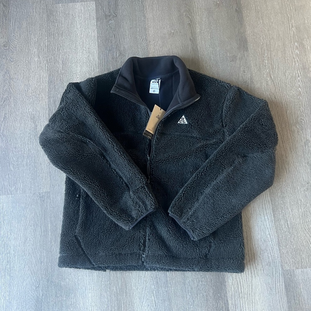 Nike ACG "Canwell Glacier"
Men's Therma-FIT ADV Windproof Jacket